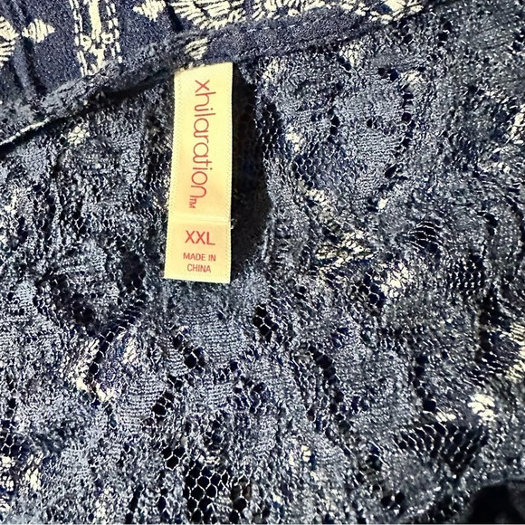 Xhilaration women's XXL blue and white sleeveless blouse - Picture 4 of 5